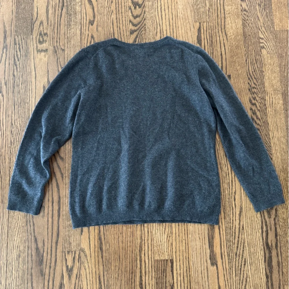 Charter Club Gray Crew Neck Cashmere Sweater, Size XL - Picture 3 of 5